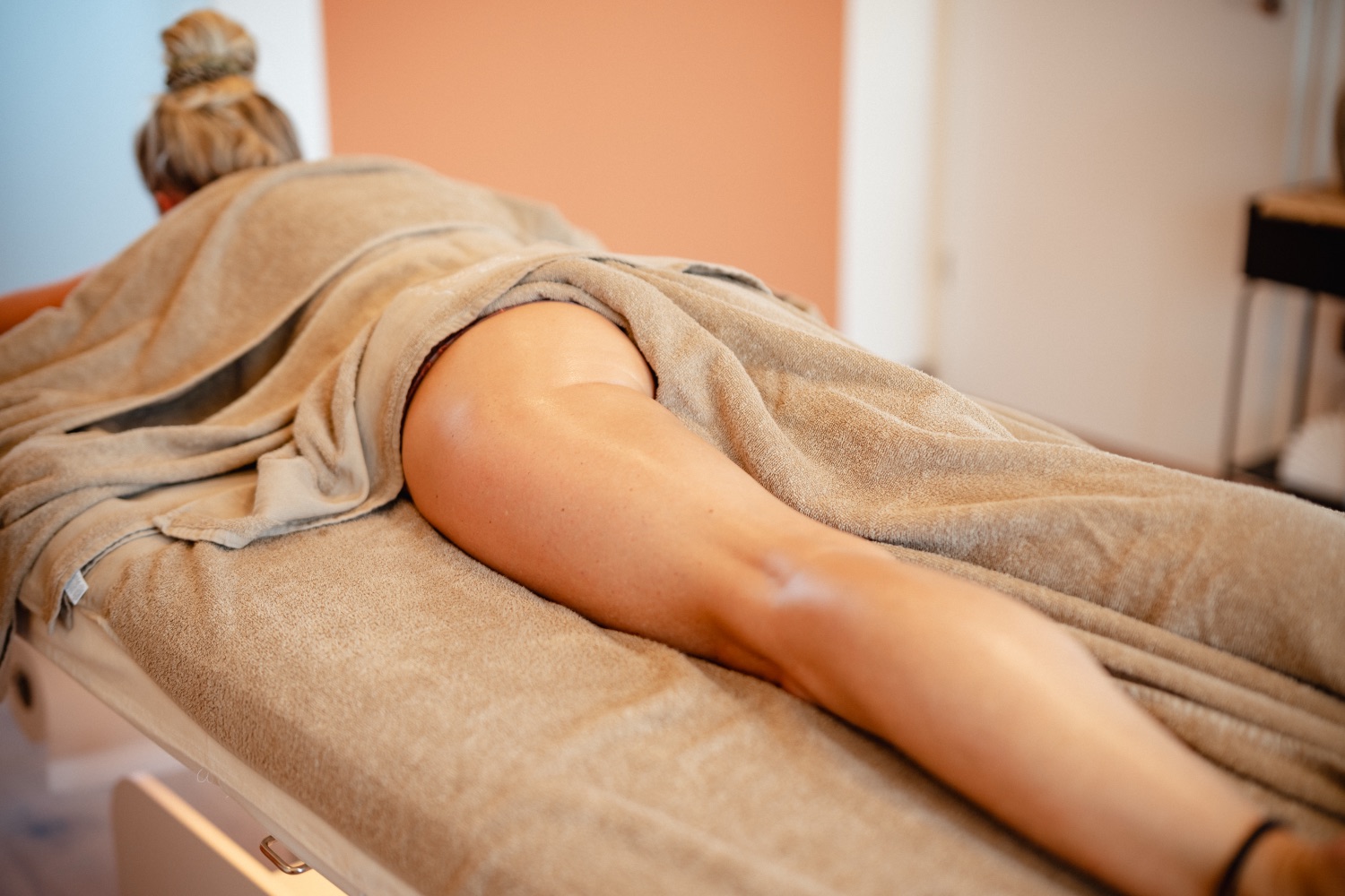Beinpartie nach einer Behandlung im Studio Adnela Vital Ästhetik in Bad Zwesten